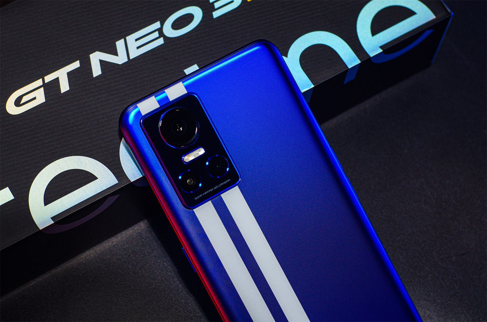 realme GT Neo3评测：天玑8100配独显 1999元所向披靡