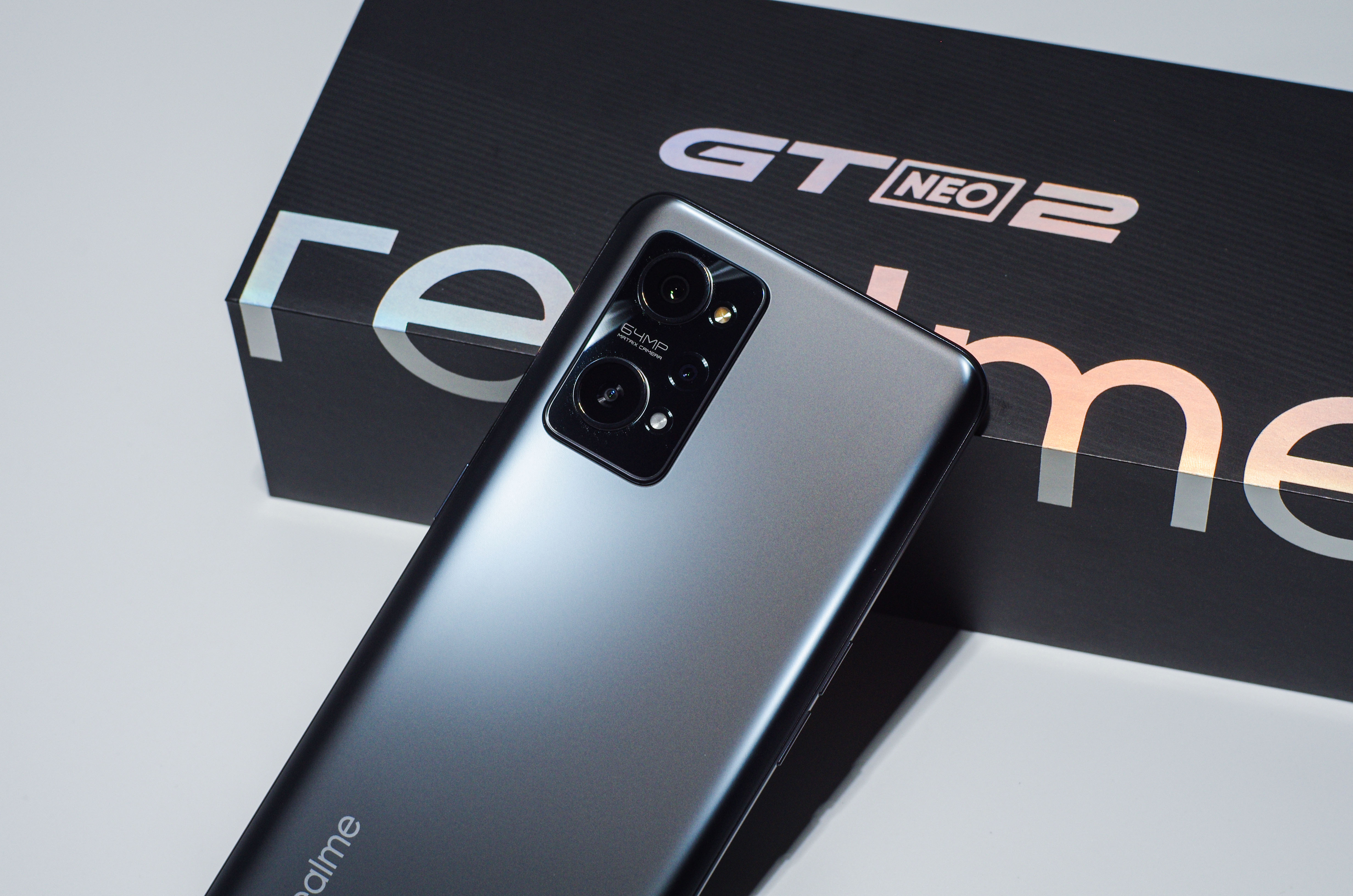 realme GT Neo2评测：2399元够诚意 骁龙870水桶机