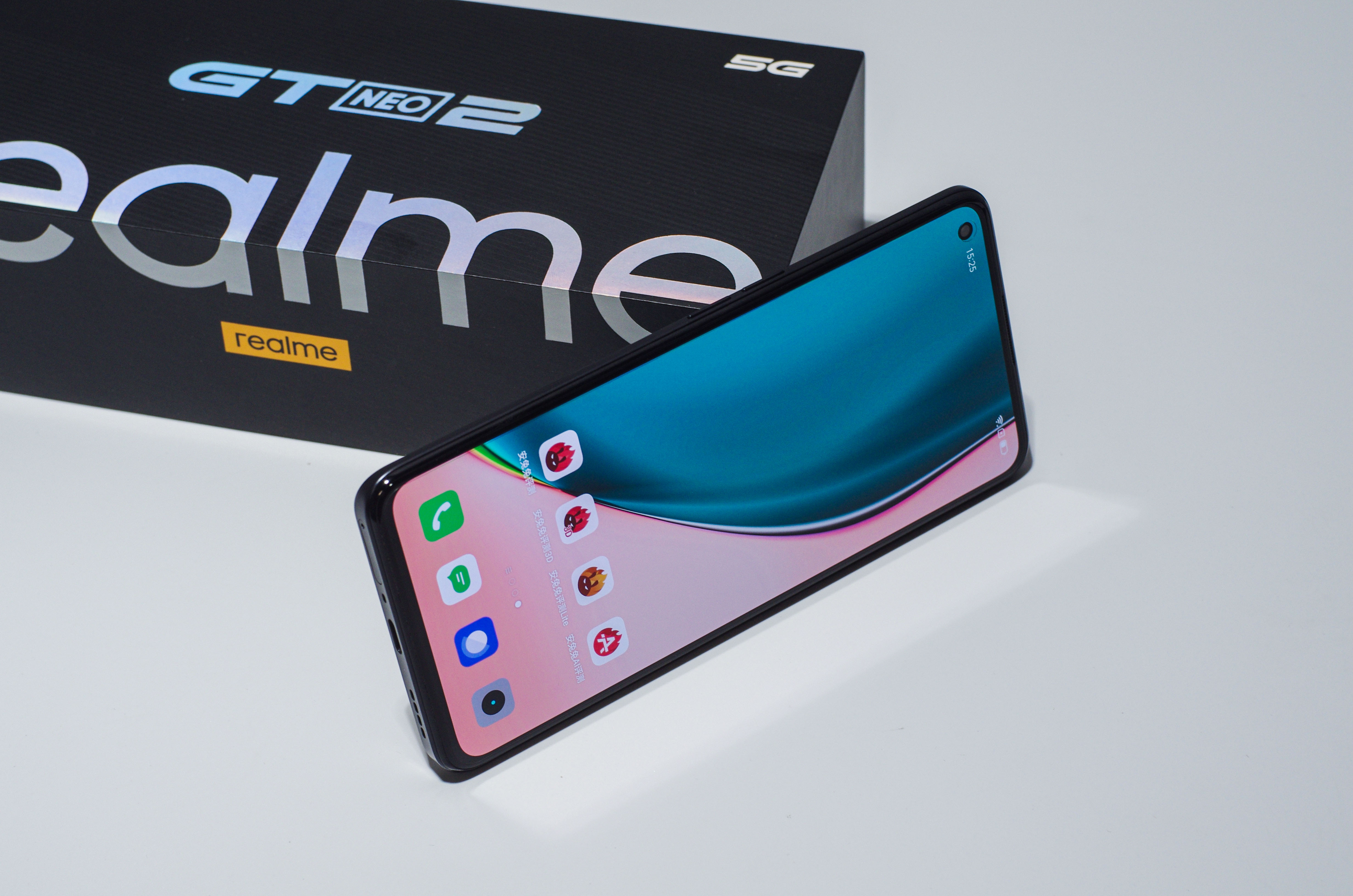 realme GT Neo2评测：2399元够诚意 骁龙870水桶机