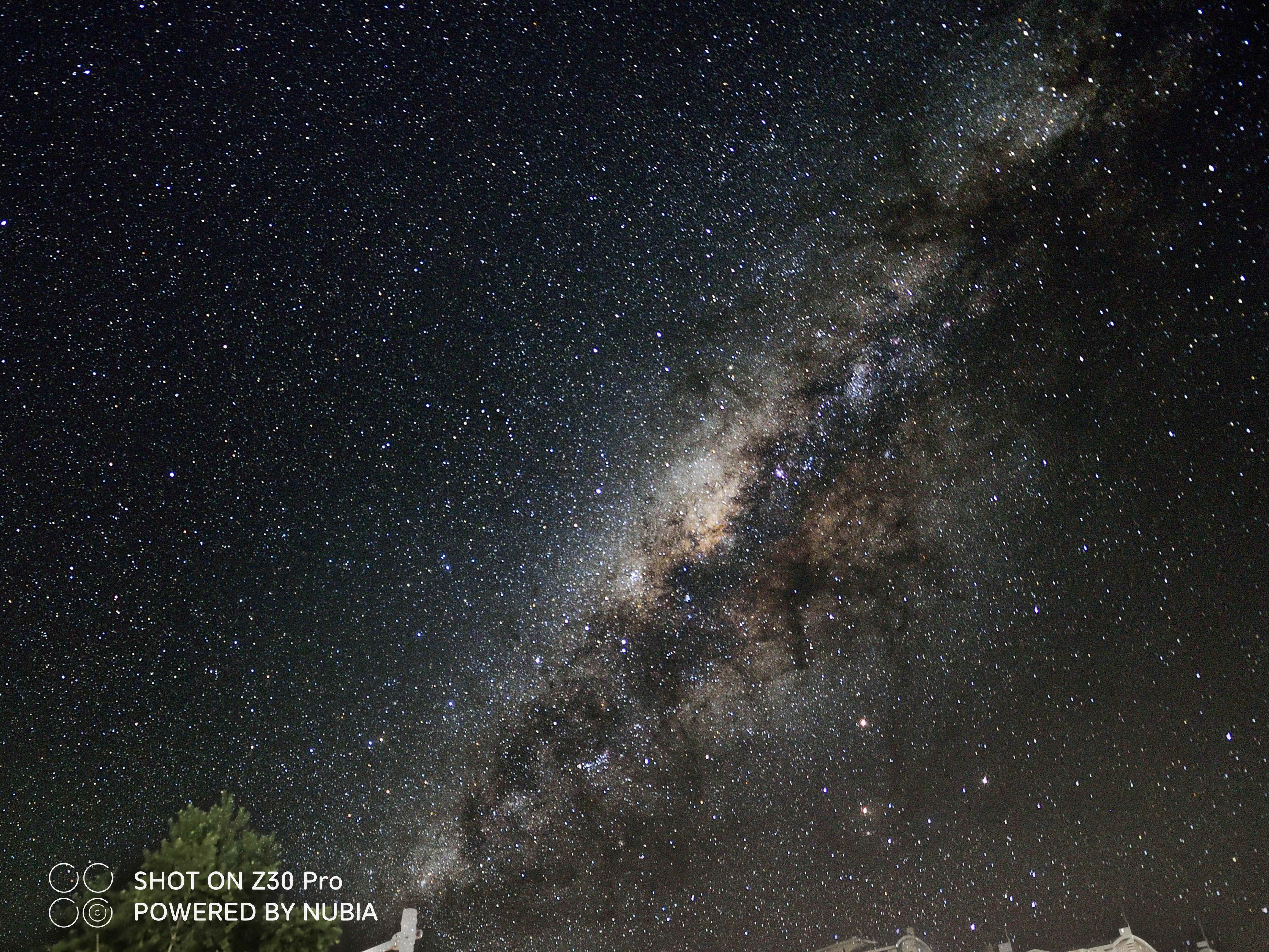 努比亚Z30 Pro评测：拍照剑走偏锋 一瞬还原星轨