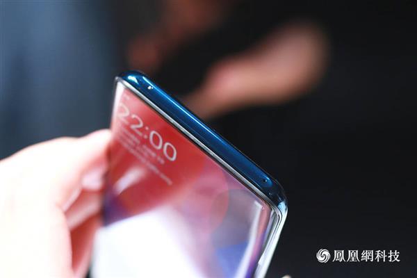 OPPO Find X现场图赏：正反无孔+93%屏占比满满震撼