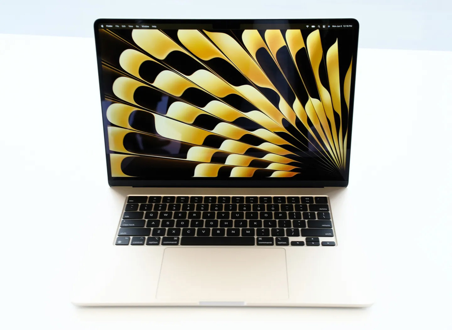 苹果推出 15 英寸 MacBook Air 笔记本，售价 10499 元起